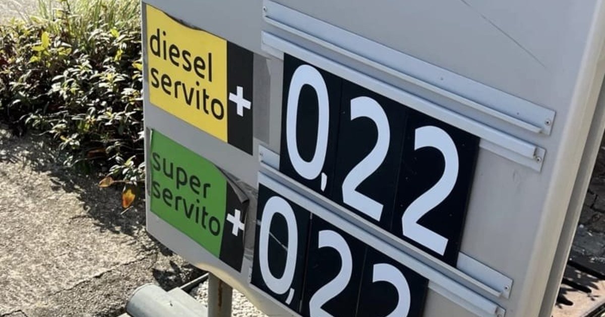V Itálii si u benzinek hlídejte označení „servito“. Za palivo můžete připlatit