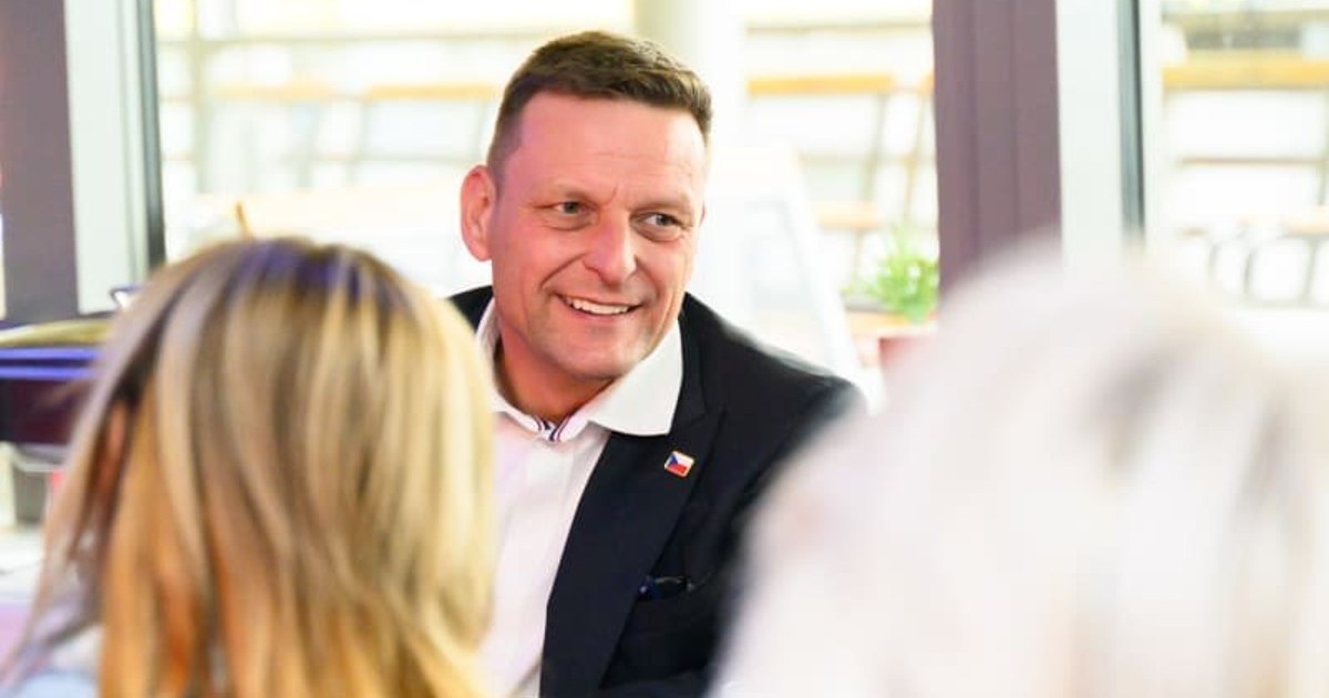 Hacker zveřejnil na účtech poslance ANO falešné parte