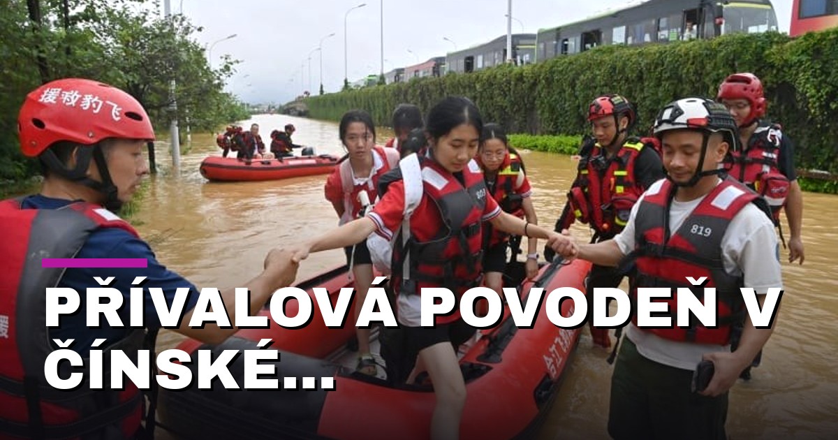 Přívalová povodeň v čínské turistické oblasti si vyžádala nejméně deset mrtvých