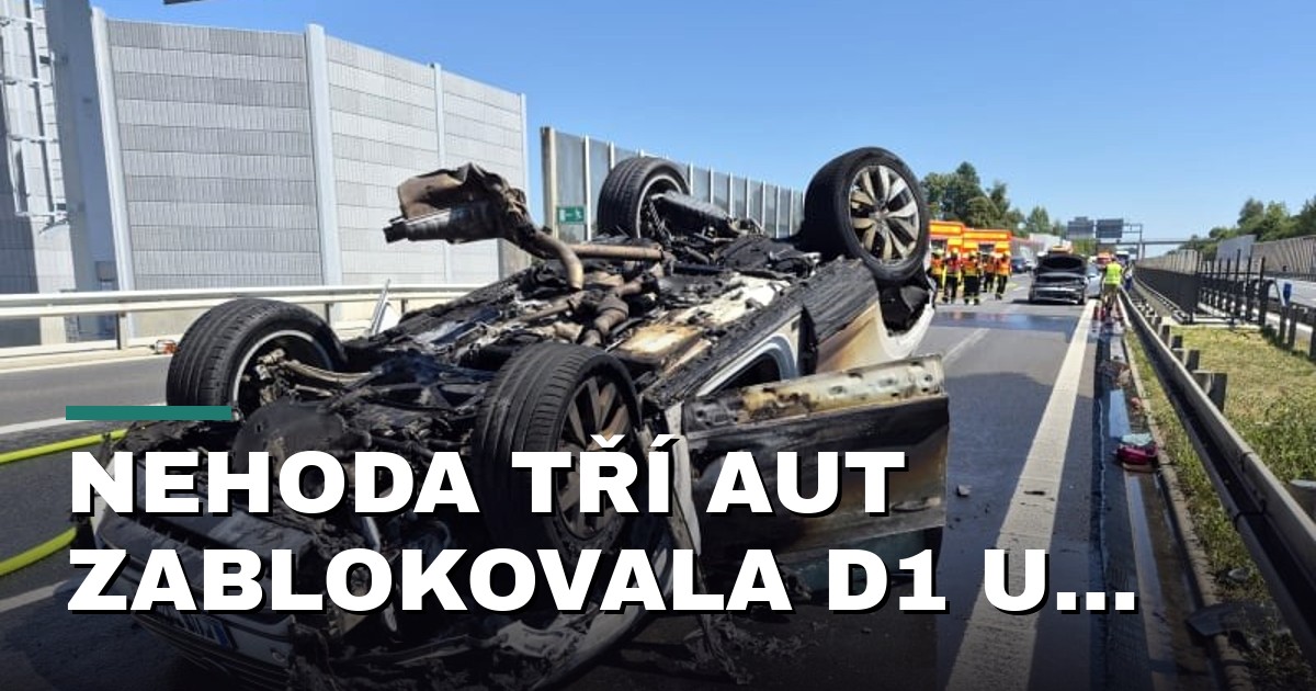 Nehoda tří aut zablokovala D1 u Ostravy, dvě vozidla začala hořet